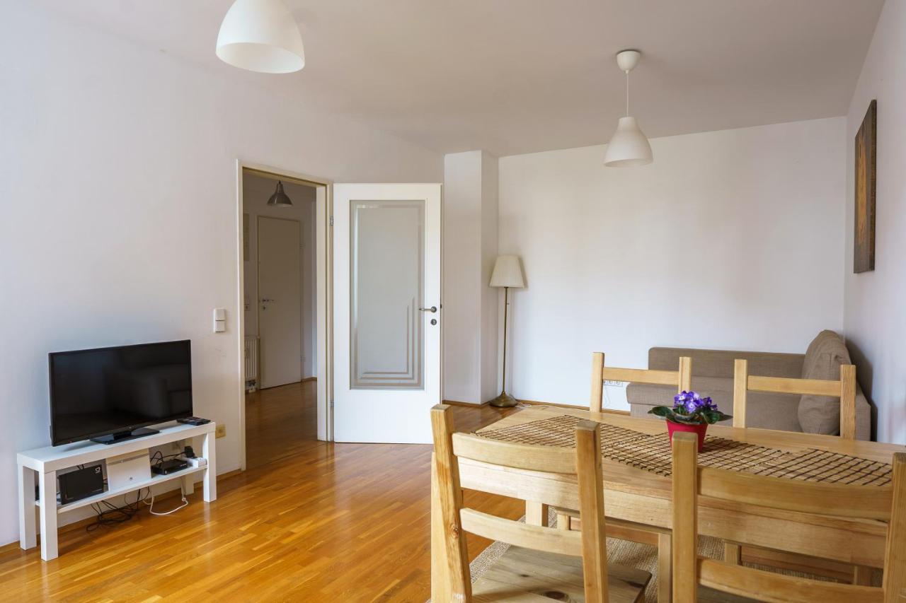 1080 Apartment