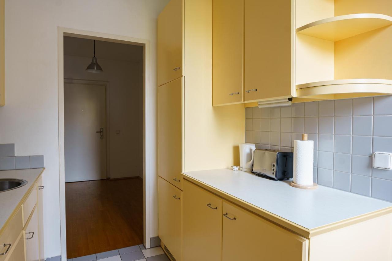 1080 Apartment *
