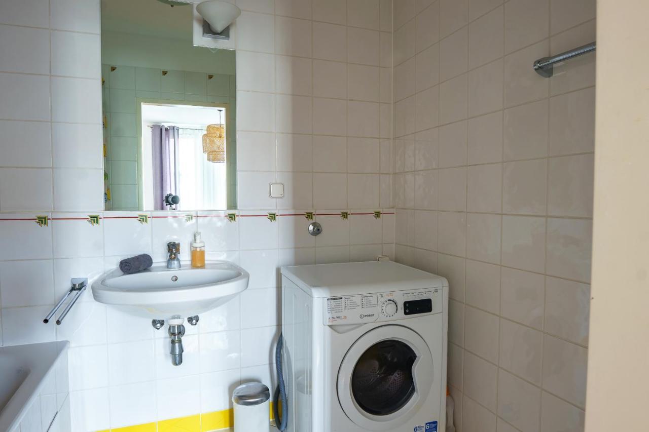 1080 Apartment *