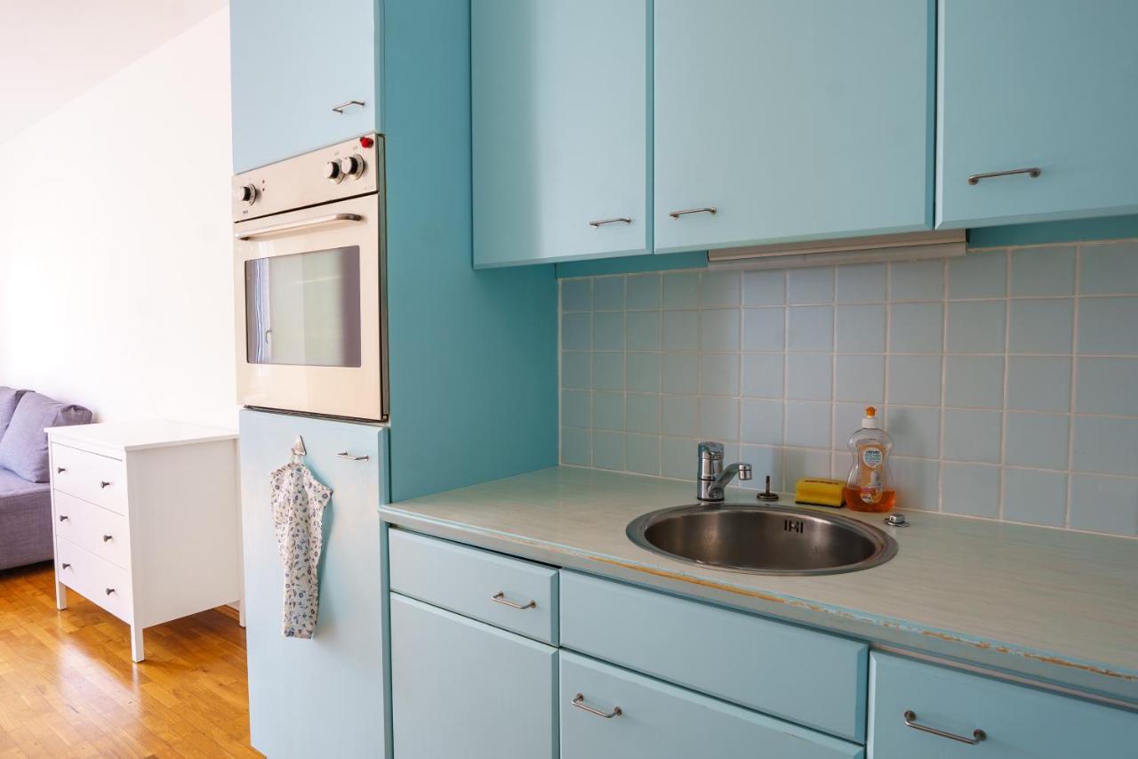 1080 Apartment *