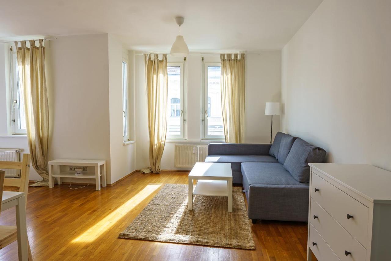 1080 Apartment