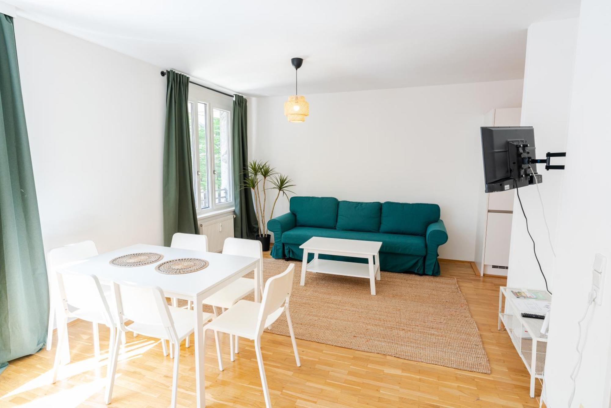 1080 Apartment *