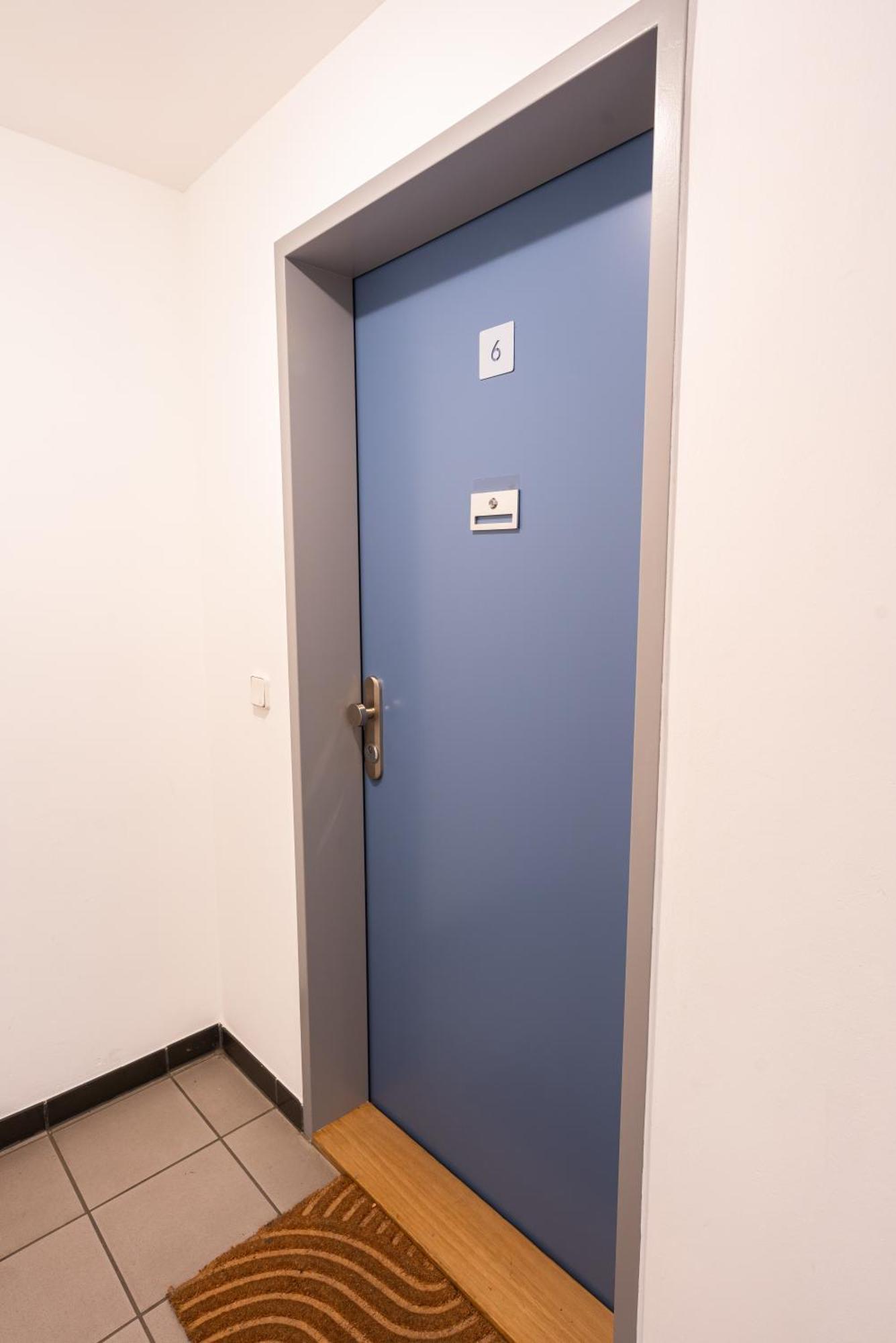 Apartment 1080 *